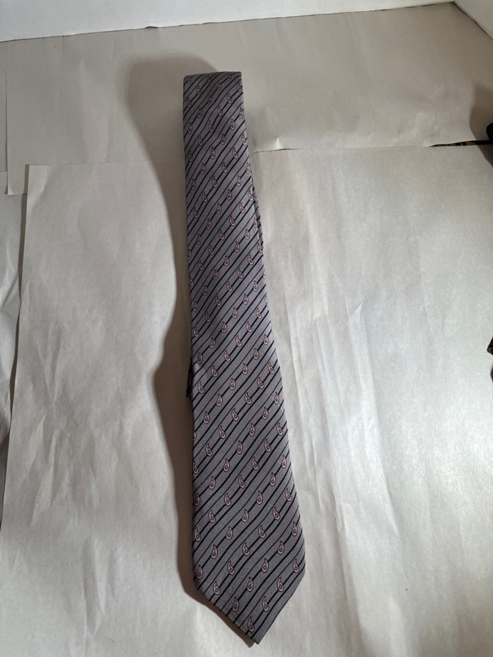 Men's Classic Gray Patterned Silk Tie - Subtle Pink Accents Signor Angel VTG